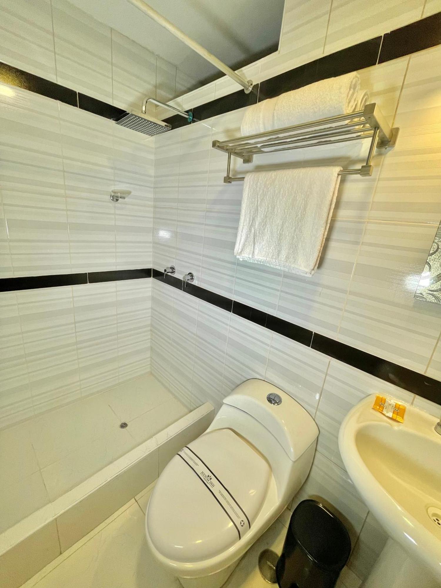 Jultom Inn Hotel & Suites Trujillo Eksteriør billede