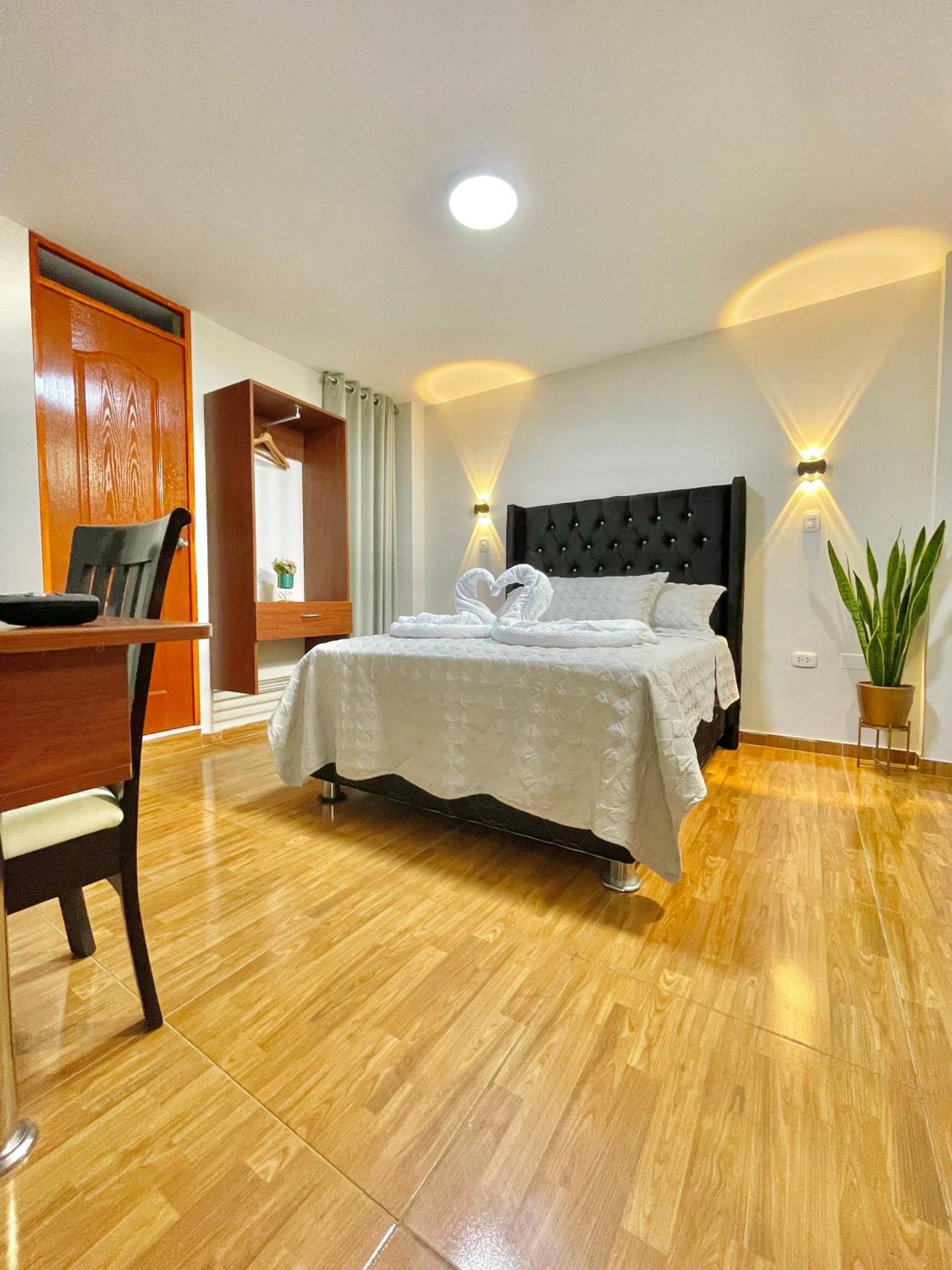 Jultom Inn Hotel & Suites Trujillo Eksteriør billede