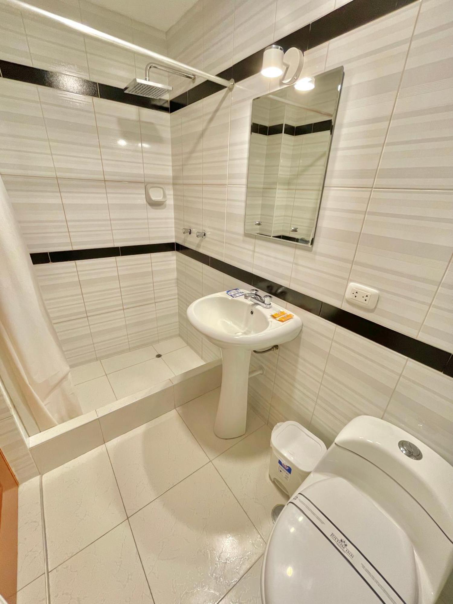 Jultom Inn Hotel & Suites Trujillo Eksteriør billede